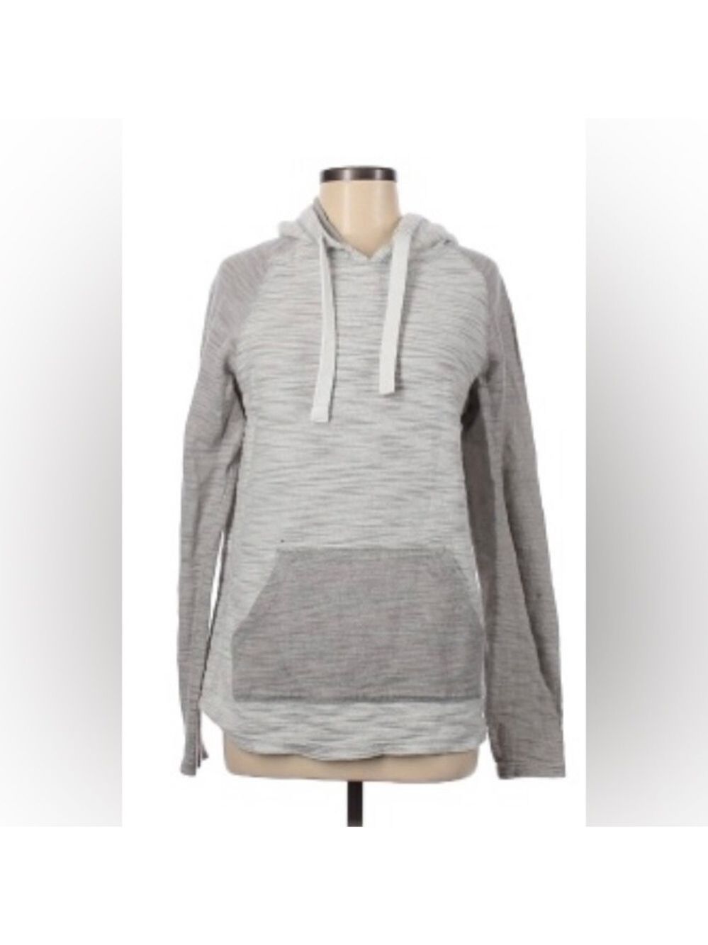 FREE PLANET Men’s medium long sleeve pullover hooded shirt. So soft, like new!